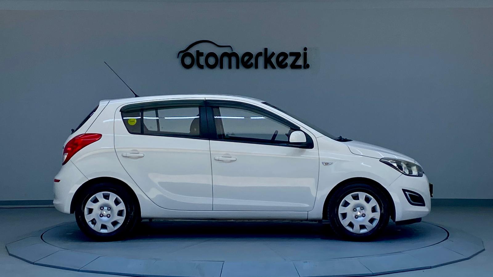 HYUNDAI i20 4